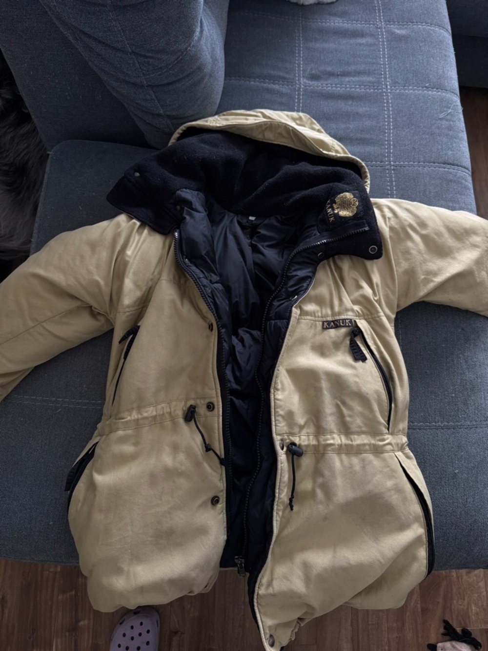 Kanuk Women’s Insulated Ski Jacket in Beige with Black Lining